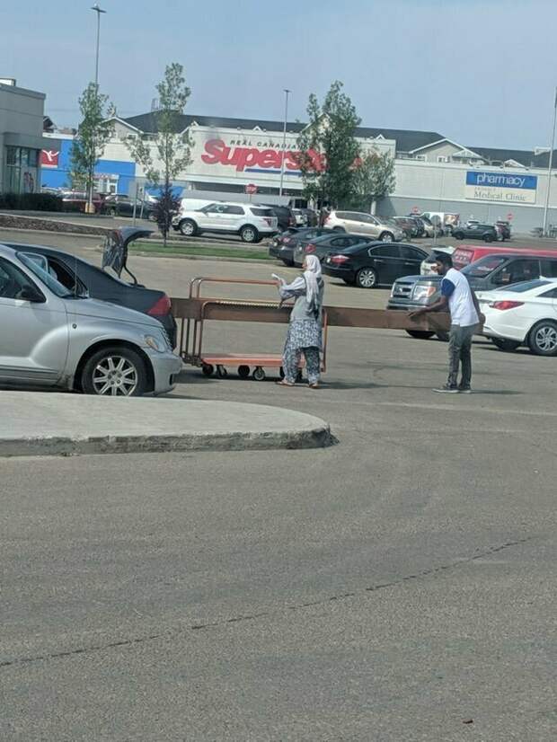 Впихнуть невпихуемое Впихнуть невпихуемое facepalm, глупцы, приколы, приколы из соцсетей, смешно, тупые, фейспалм, юмор