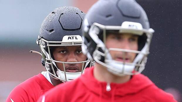 Michael Penix Jr. and Kirk Cousins at Falcons practice