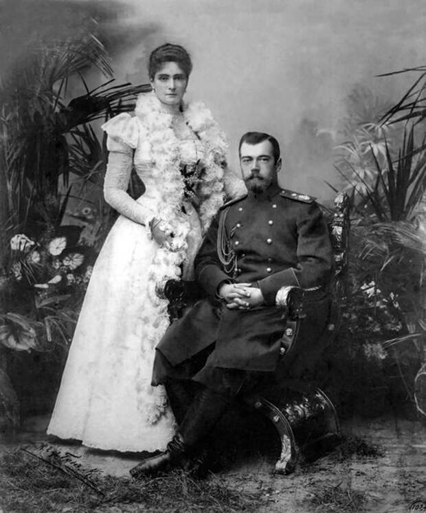 Николай II с супругой Александрой Федоровной
