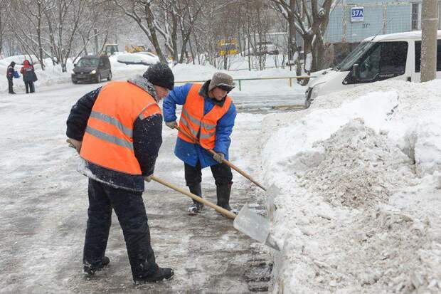 Уборка снега. Фото из архива редакции