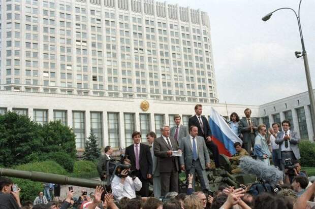 «Речь Ельцина на танке в августе 1991-го»: в чём он обманул граждан СССР