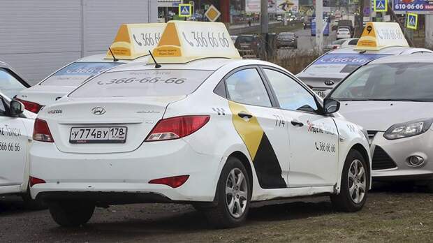 Росгвардия взяла под охрану автомобили такси в Москве