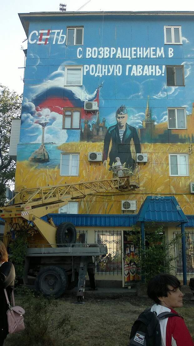 В Севастополе появилось граффити с гигантским Путиным