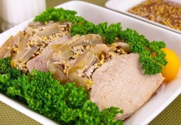 Свинина с яблоками, запеченная в фольге