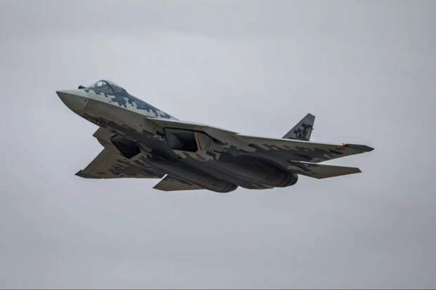 У российского многоцелевого истребителя Су-57 появился «электронный второй пилот»