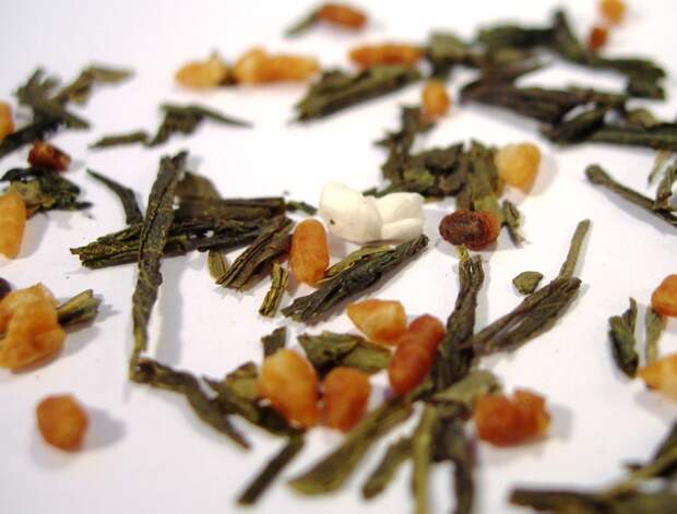 Loose_leaf_genmaicha_tea.jpg