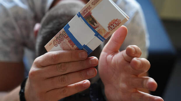 Девяти российским футбольным судьям предъявили обвинения в коррупции