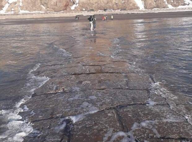 На побережье Сахалина обнаружили таинственную каменную дорогу