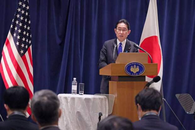 Премьер Японии: Токио продолжит курс на диалог с Россией для решения территориального вопроса