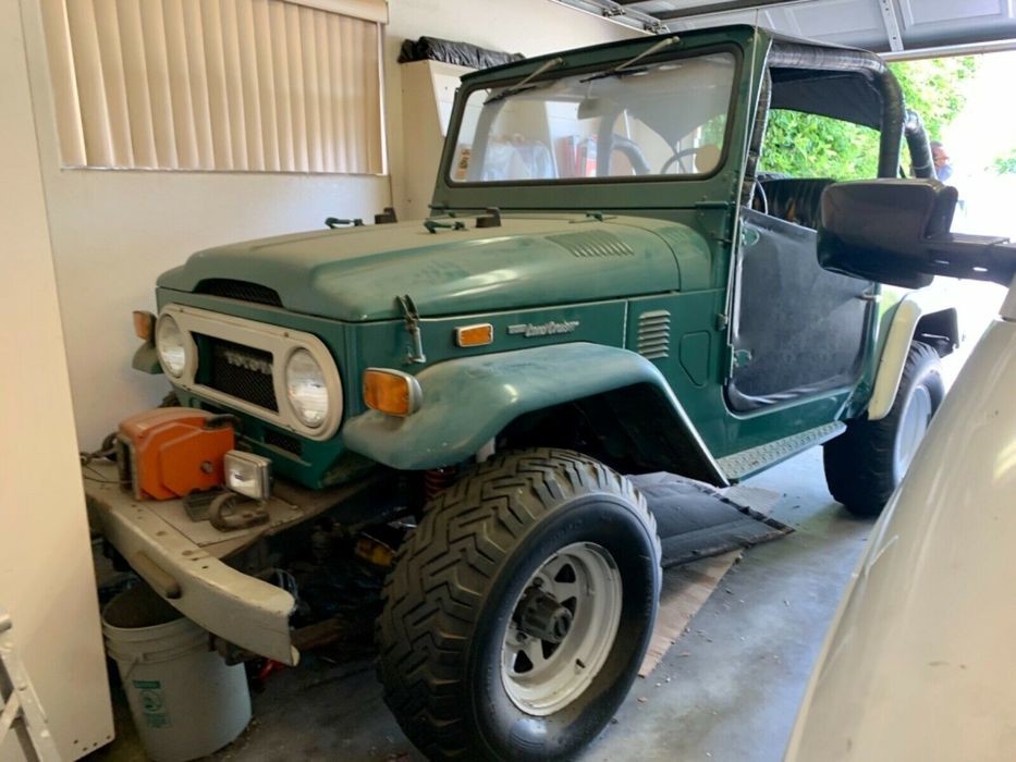 Toyota Land Cruiser FJ40 1974 года в превосходном состоянии