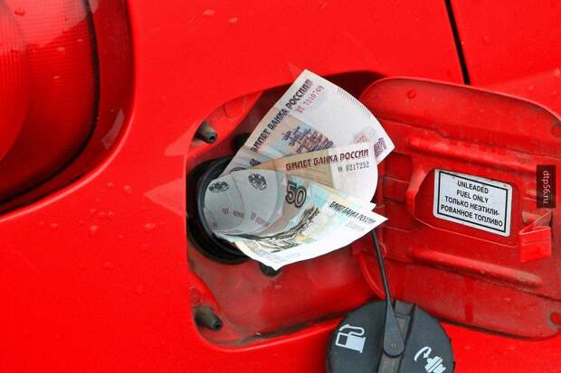 Независимые сети АЗС заявили о готовности снизить цены на бензин до 30 рублей за литр