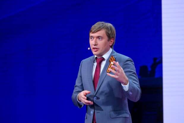 Глава Росмолодежи призвал взрослых россиян меньше материться