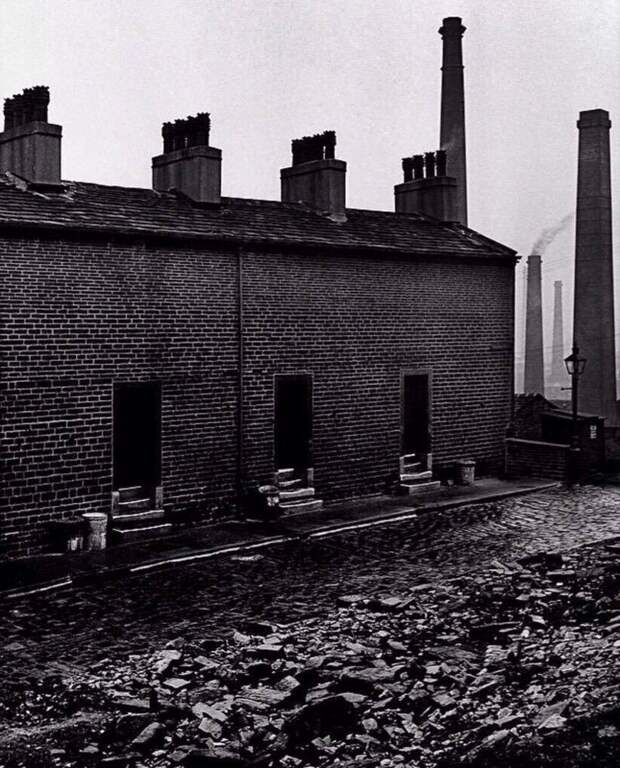 Дома шахтеров без окон, Восточный Дарем в северо-восточной Англии c.1937 Биллом Брандтом. история, ретро, фото