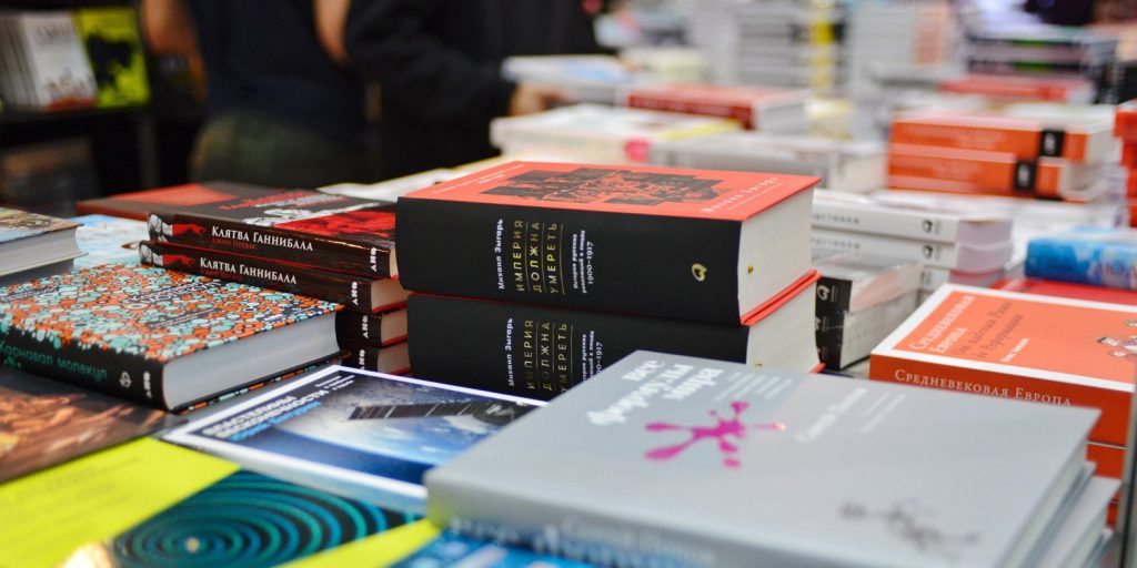 Добровольцы из Куркина собрали книги для библиотеки в Удмуртии