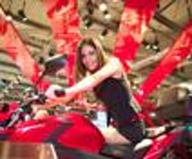 Самые красивые, самые сексуальные девушки мотосалона EICMA 2012