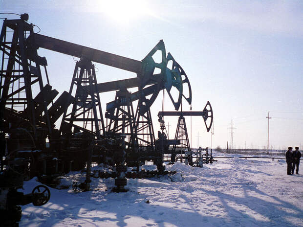 Нефтяников решили «наказать» за подорожавший бензин: предложили обложить новым налогом