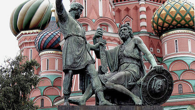 Памятник Минину и Пожарскому на Красной площади в Москве Памятник Минину и Пожарскому на Красной площади в Москве