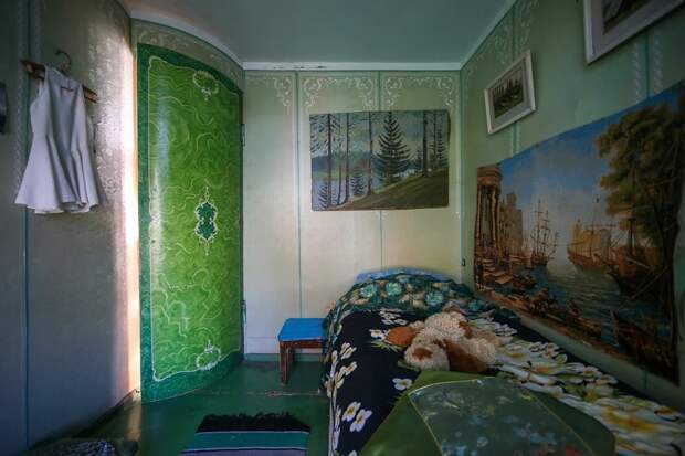 Старая дача с разноцветными комнатами в Подмосковье