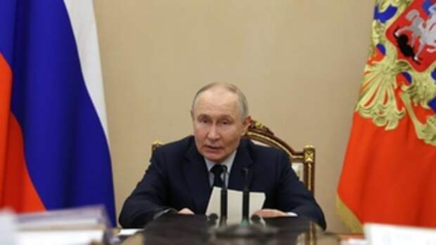 Экс-глава Алтайского края Лев Коршунов получил высшую награду из рук губернатора