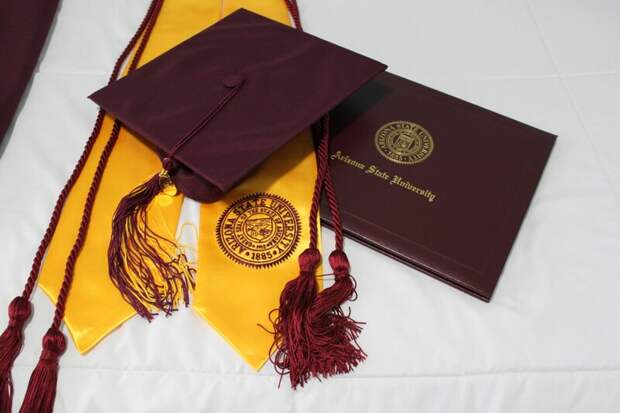 Дипломы со степенью бакалавров будут признаваться наравне с дипломами нового образца