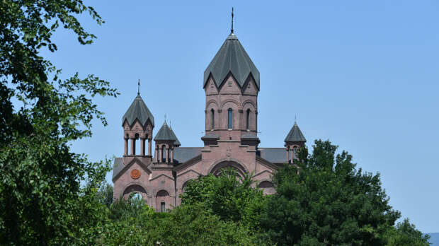 Полиция Армении розыскивает архиепископа