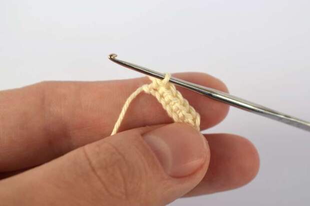 Зайчик амигуруми крючком