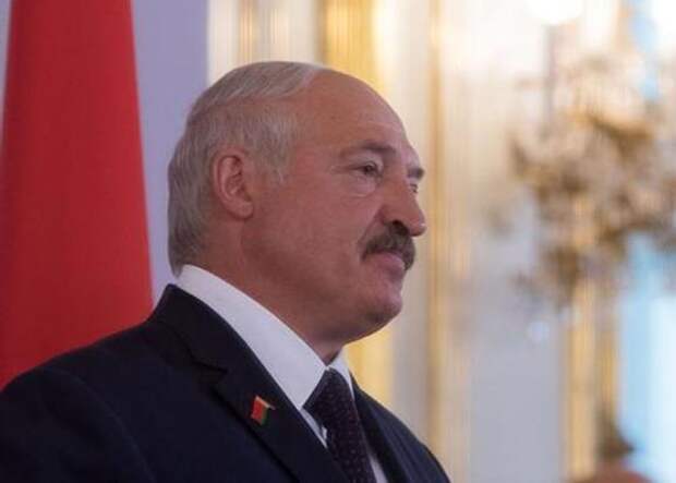 Лукашенко заявил, что не пользуется мобильным телефоном