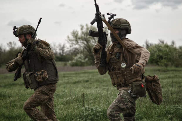 При сбросе боеприпаса с дрона ВСУ в Донецке пострадали два человека
