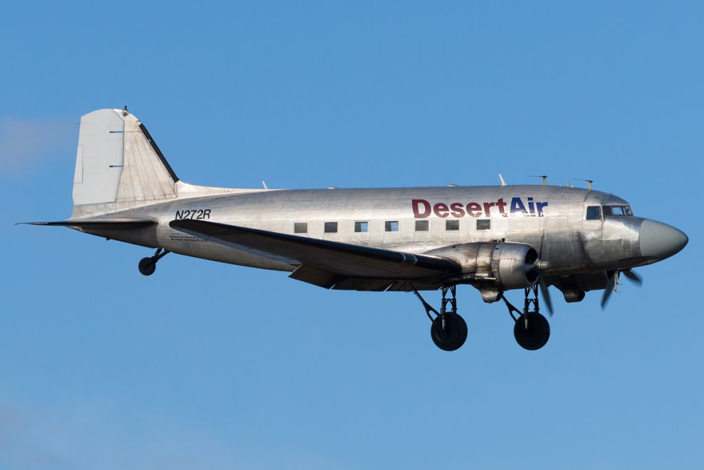 DesertAir_Douglas_DC-3_on_finals_at_Anchorage.jpg DesertAir_Douglas_DC-3_on_finals_at_Anchorage.jpg