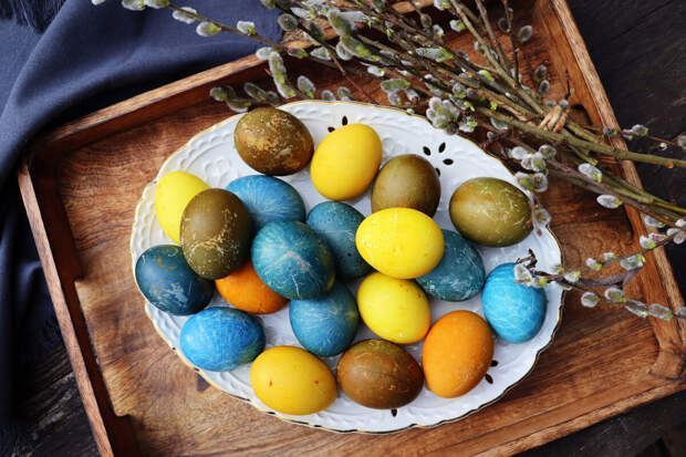 Шеф-повар Мещеряков: пасхальные яйца можно покрасить каркаде и куркумой