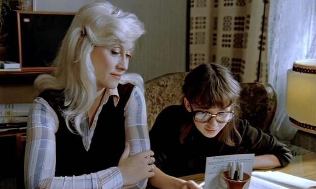 Что не так с родителями в фильме «Вам и не снилось…»: мнение редактора Parents.ru