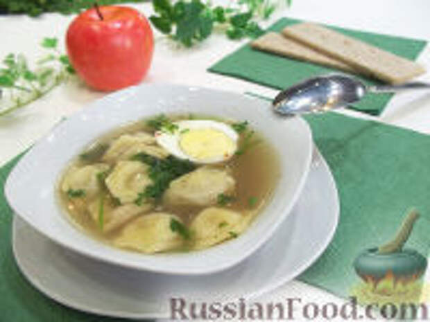 Фото к рецепту: Суп с пельменями (на бульоне)