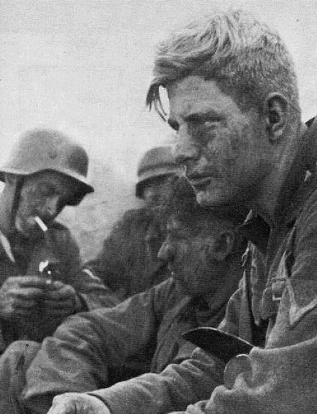 Солдаты 29-го армейского корпуса после боя. Миусско-Мариупольская операция, сентябрь 1943 г. Великая Отечественная Война, архивные фотографии, вторая мировая война