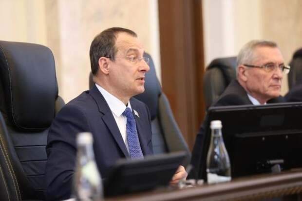 В ЗСК приняли порядок установления постинтернатного сопровождения сирот