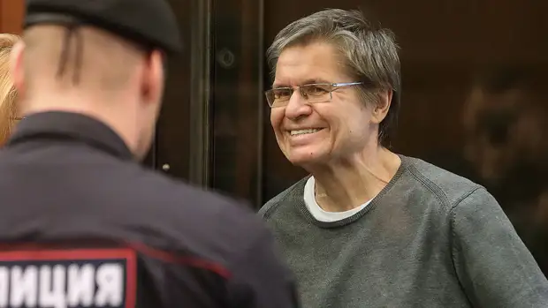 Добровинский рассказал, что на решение по УДО Улюкаева повлияло его хорошее поведение в лагере