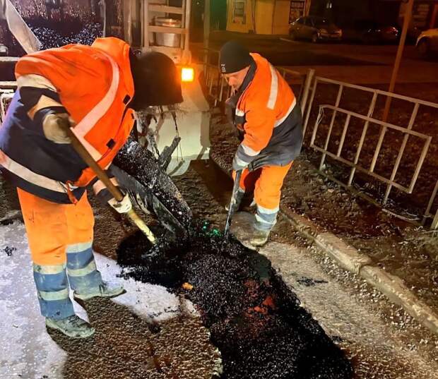 Ямочный ремонт в Астрахани проводят по зимней технологии