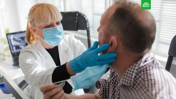 Врач предупредил о рисках инвалидности при боли в горле