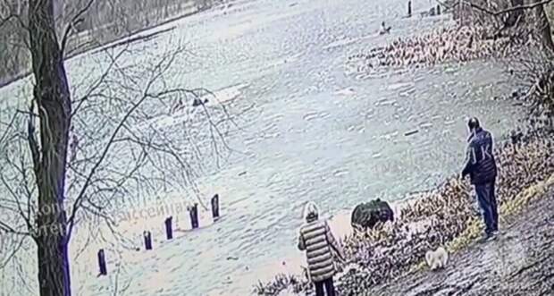 Школьницы провалились под лёд в Калининграде