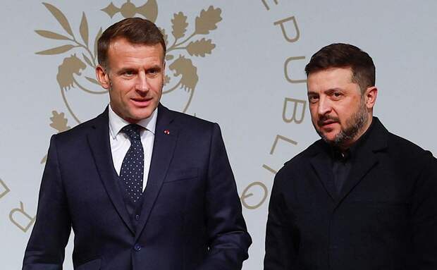 Макрон сообщил Зеленскому о планах освободить шедший из России танкер