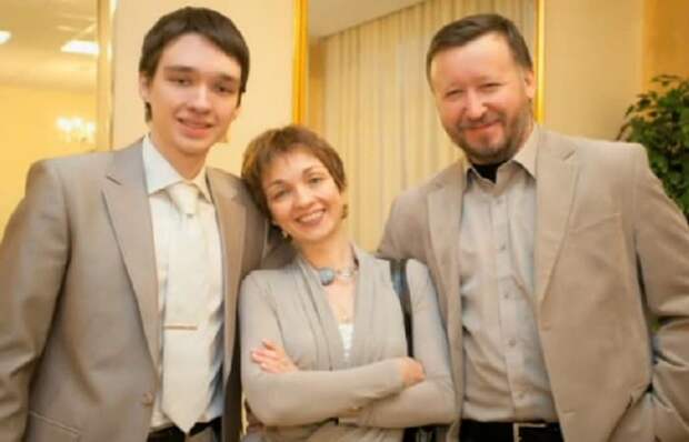 Ксения Филиппова с мужем и сыном | Фото: kino-teatr.ru