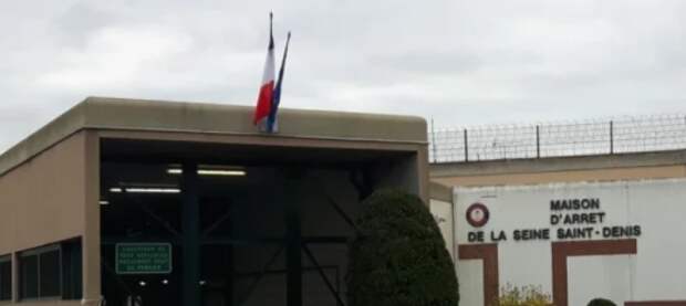 Побег века: во Франции ряженые полицейские спокойно вывезли арестанта из тюрьмы через главные ворота