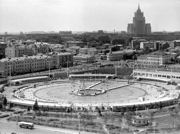 7 исторических фото советского бассейна «Москва» на месте Храма Христа Спасителя