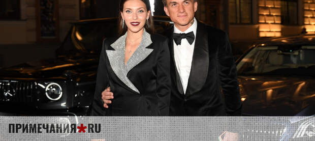 «Пока держусь». Регина Тодоренко — о семье, материнстве и балансе между работой и домом