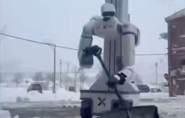 Робот-дворник вышел на расчистку заснеженных улиц и попал на видео