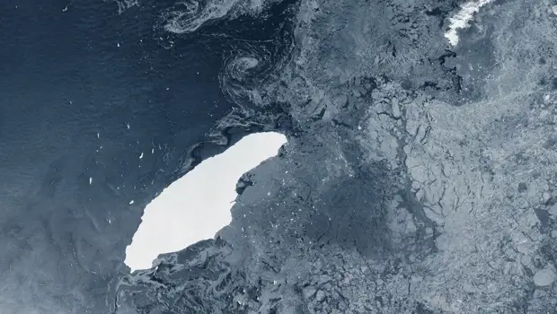 Путешественник из Дмитрова установил флаг города в Антарктиде