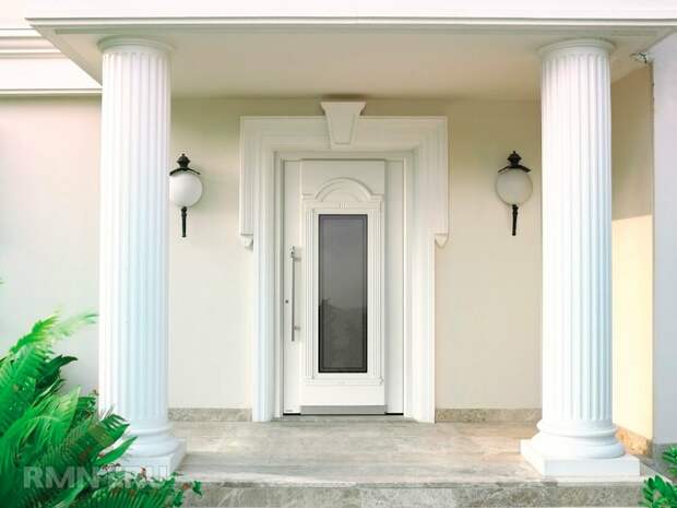 Белая входная дверь — классический и стильный выбор