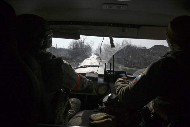 Российский боец перехватил управление и вывел колонну из-под обстрела ВСУ