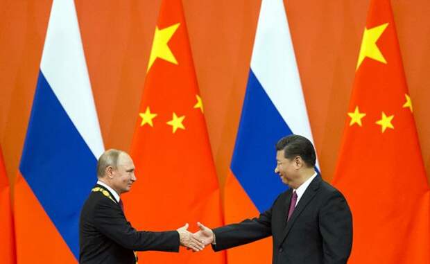 На фото (слева направо): президент РФ Владимир Путин и председатель КНР Си Цзиньпин