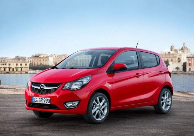 Этот автомобиль должен был стать непобедимой стартовой моделью в мире Opel, получив имя сына основателя компании - Карла. Базовая цена была ниже 10 000 евро, и эта модель жизни должна была привлечь в основном молодых людей. Проблема, однако, заключалась в том, что Карл делил техническую базу с Chevrolet Spark. За 4 года в Опеле все перепробовали - выпустили спецверсии, поигрались с ценами, но так и не вышло и все закончилось. Таким образом, в классе автомобилей по аналогичной цене в Европе осталась только Dacia.