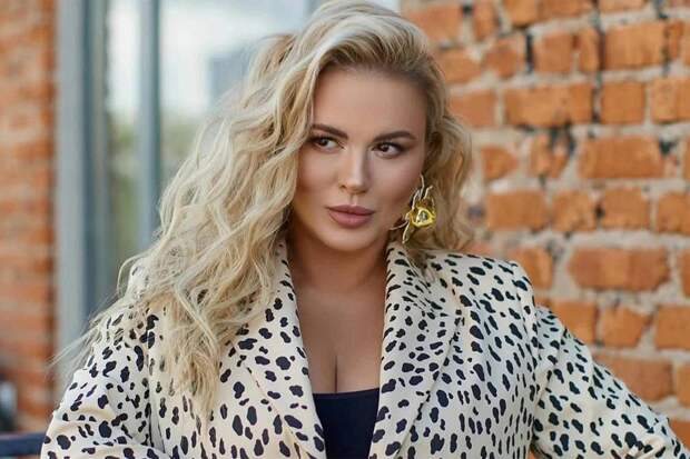 Анна Семенович сравнила себя с Пьеро после похода к косметологу